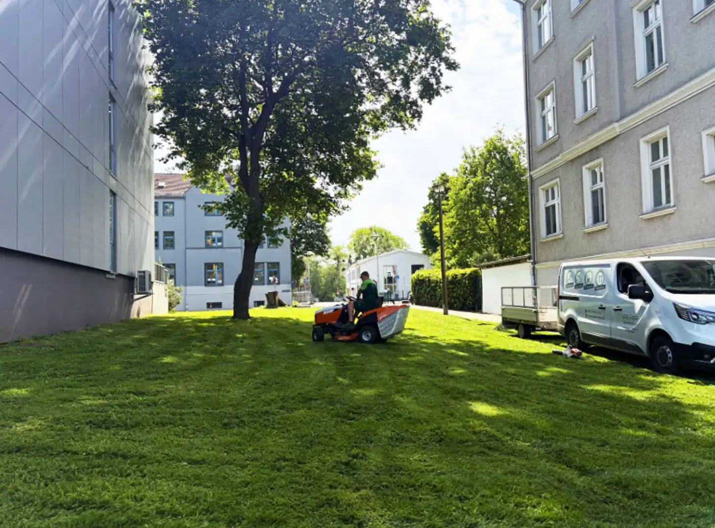 R&R Dienstleistungen GbR - Hausmeisterservice in Magdeburg - Ihr zuverlässiger Partner für die ganzheitliche Objektbetreuung von Mehrfamilienhäusern in Magdeburg - Grünflächenpflege