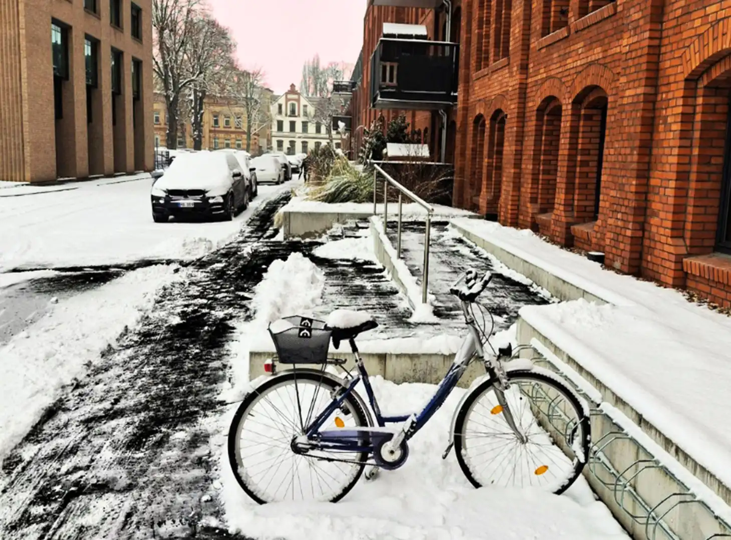 R&R Dienstleistungen GbR - Hausmeisterservice in Magdeburg - Leistungen - Winterdienst in Magdeburg, Winterdienst für Gehwege, Zuwege, Zufahrten und Hauseingänge, Räum- und Streudienst