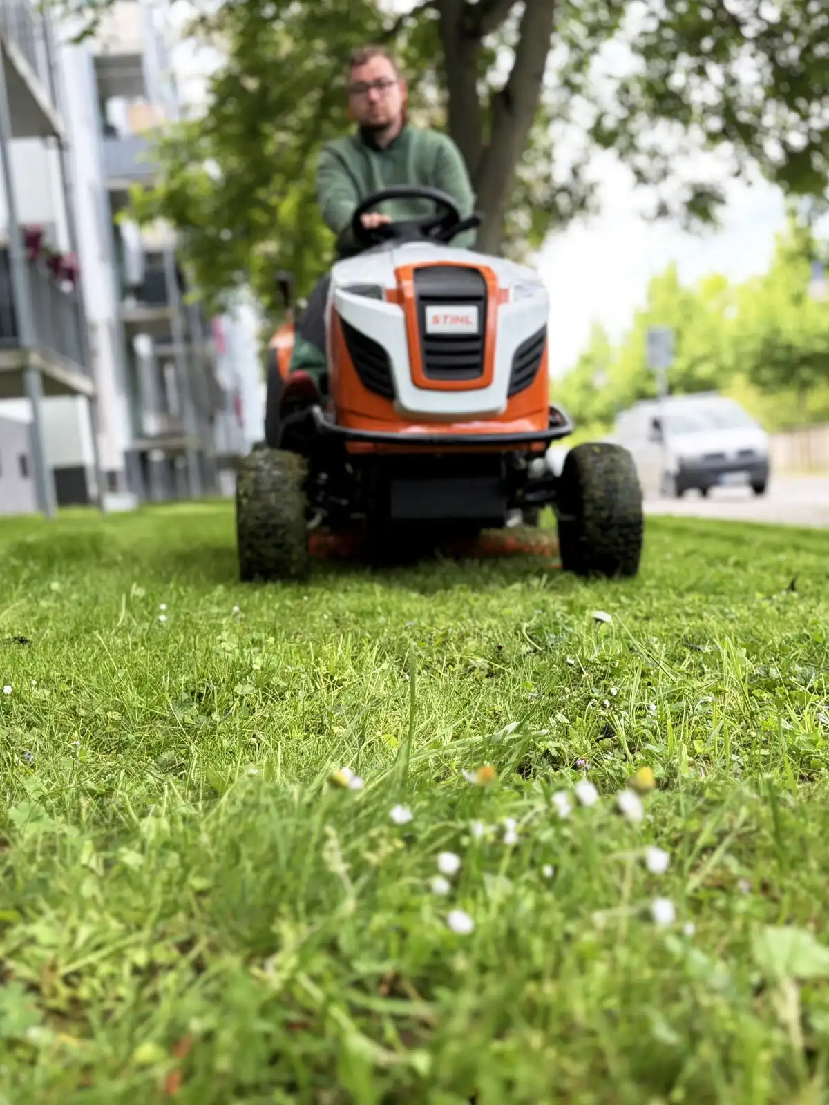 R&R Dienstleistungen GbR - Leistungen - Hausmeisterservice in Magdeburg - Grünflächenpflege, Rasenmahd und Pflege von Rasenflächen