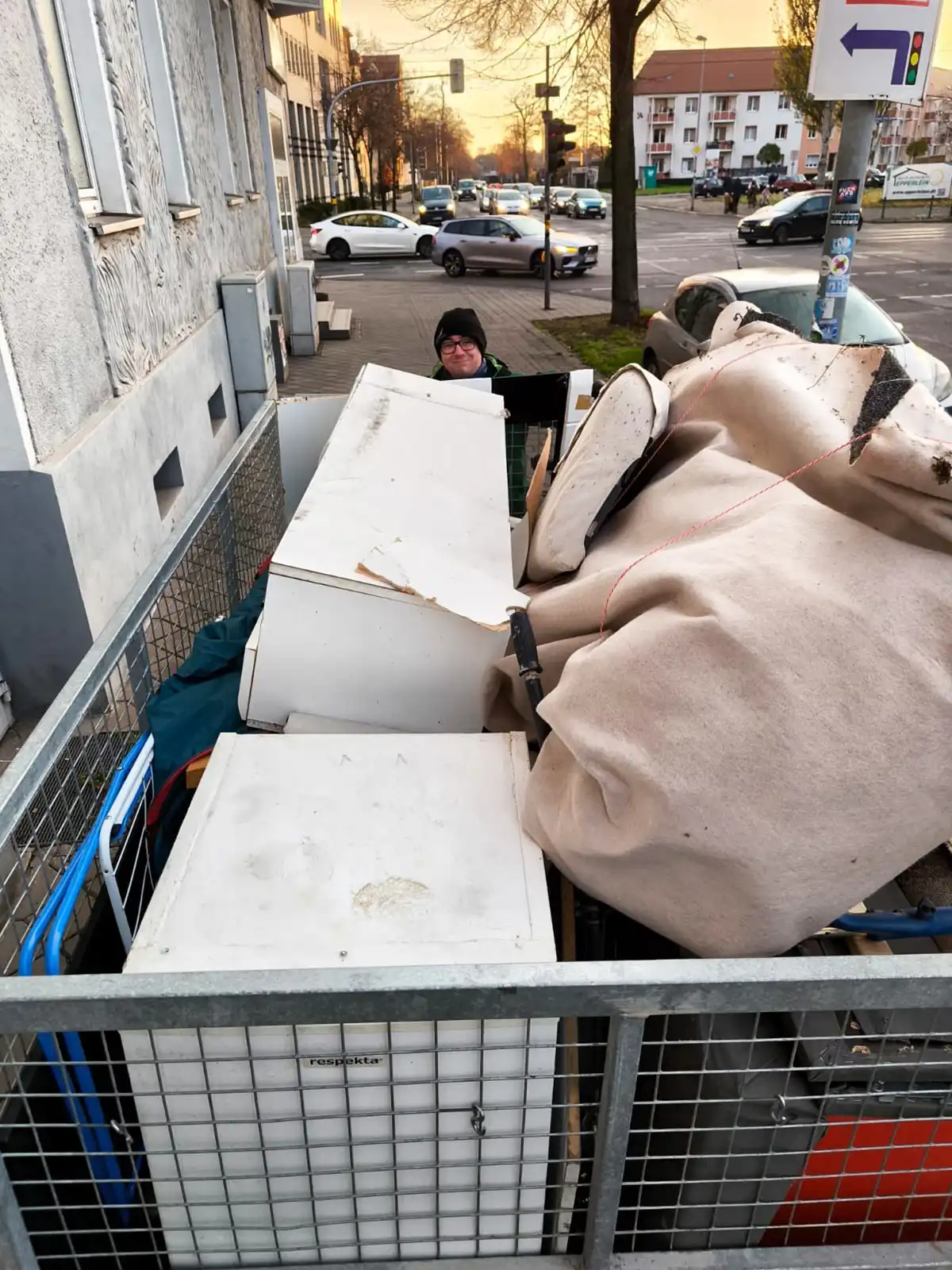 R&R Dienstleistungen GbR - Leistungen - Hausmeisterservice in Magdeburg - Grundreinigungen, Rückschnittarbeiten, Sperrmüllentsorgungen, Entrümpelungen, Sonstige objektspezifische Aufgaben
