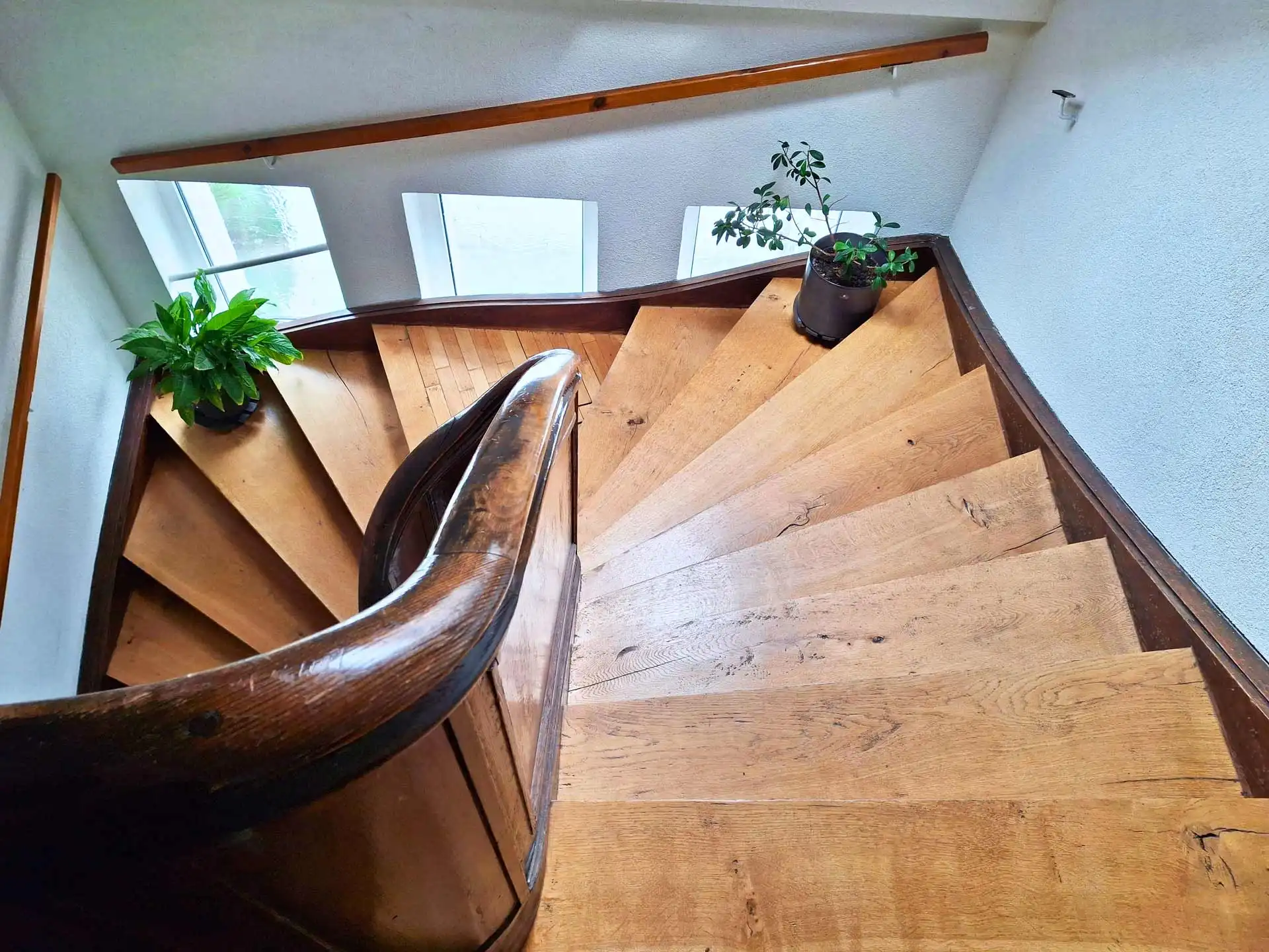 R&R Dienstleistungen GbR - Hausmeisterservice in Magdeburg - Treppenhaus­reinigung in Magdeburg, Reinigung von Fußböden unterschiedlichster Beschaffenheit, Reinigung von Handläufern, Griffen, Schaltern, Briefkästen, Klingelanlagen, etc.