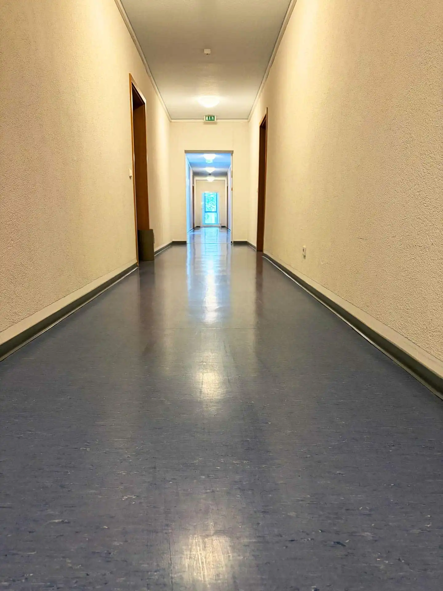 R&R Dienstleistungen GbR - Hausmeisterservice in Magdeburg - Treppenhaus­reinigung in Magdeburg, Reinigung von Fußböden unterschiedlichster Beschaffenheit, Reinigung von Handläufern, Griffen, Schaltern, Briefkästen, Klingelanlagen, etc.